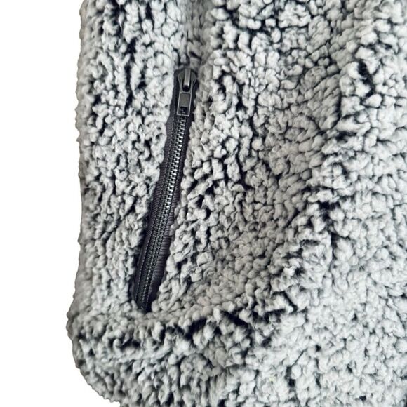 Thread & Supply Grey Fleece Sherpa Zip Front Vest Size Small - Picture 4 of 8